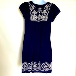 V-Neck dress Navy with white embroidery